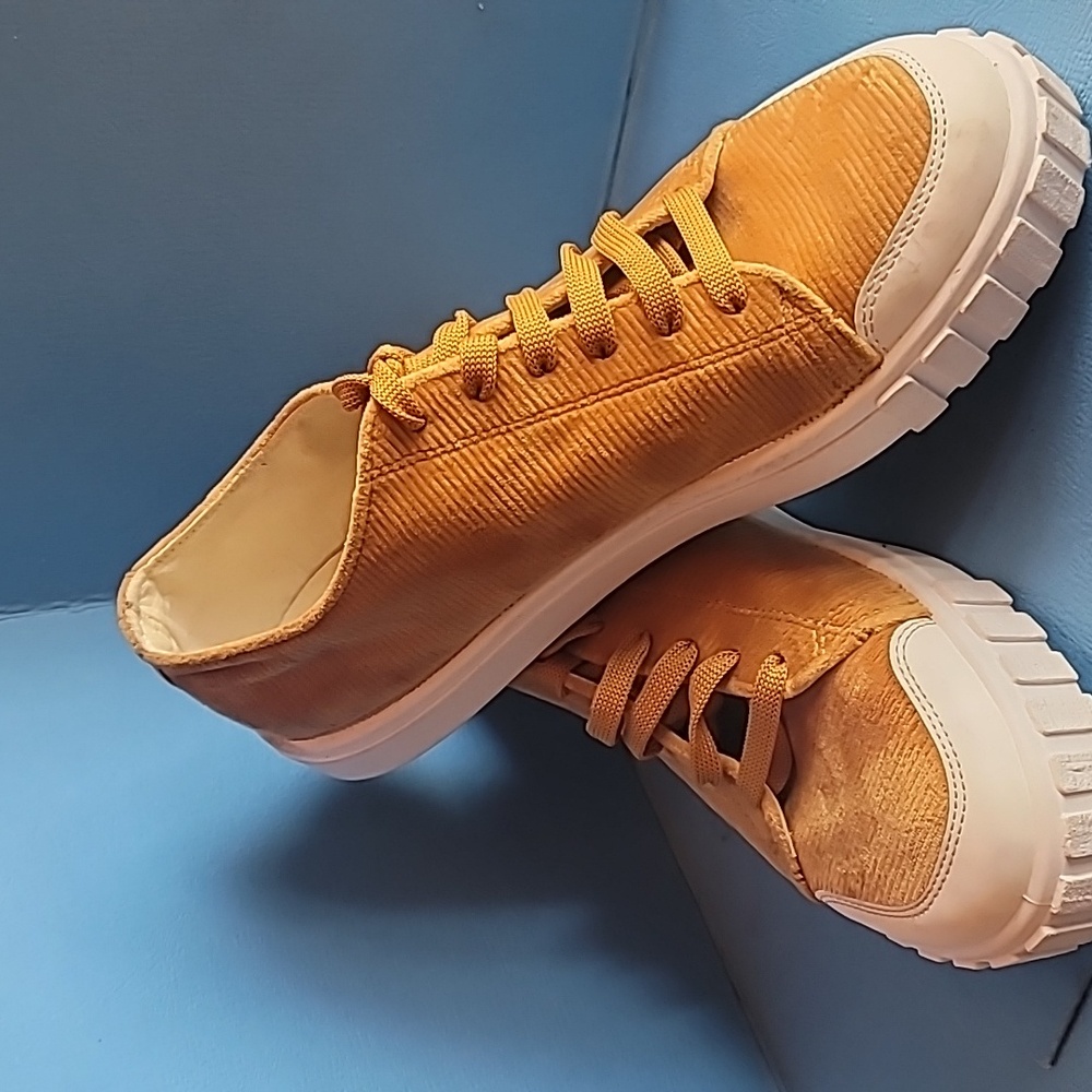 OSOS (ASOS) size 38 (US 8) gold corduroy, thick soles